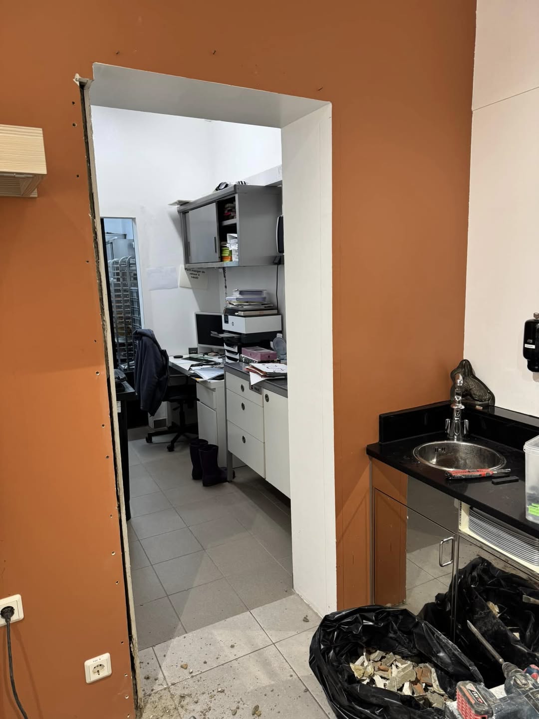 Pose d’une porte Chocolaterie RG à Dudelange